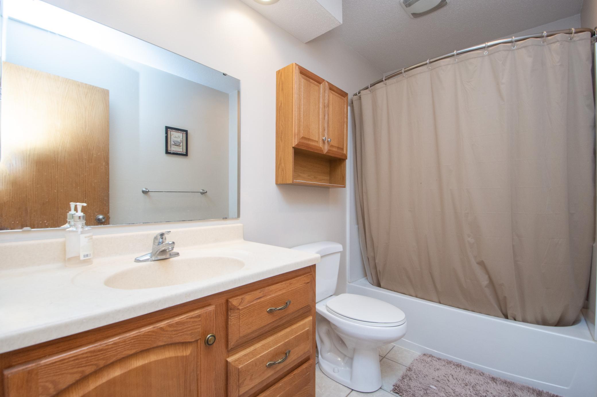 1999 single family home for sale at 5118 7th Lane S in Fargo, ND — 4 bed, 2 bath (photo 22 of 33)