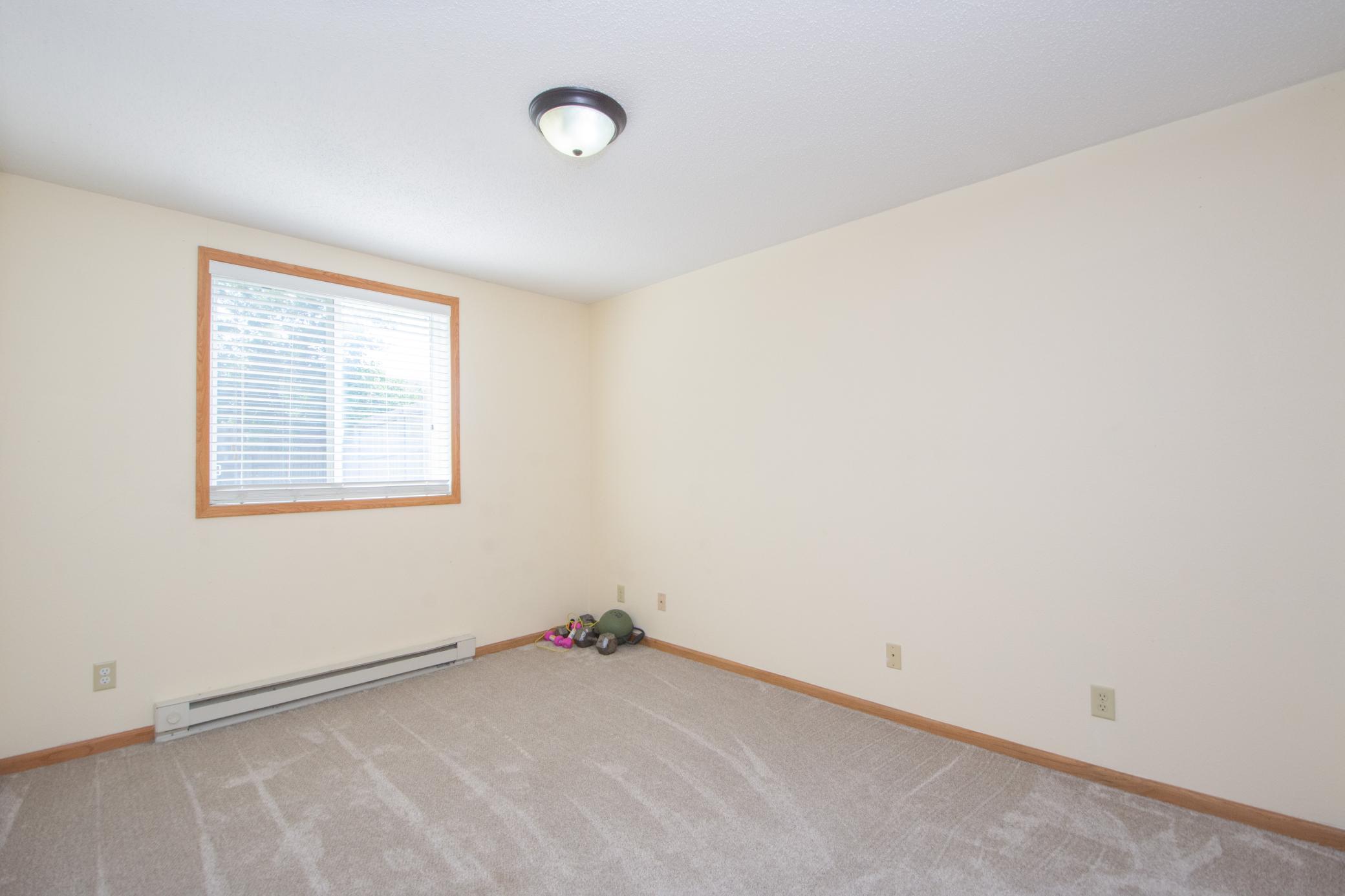 1999 single family home for sale at 5118 7th Lane S in Fargo, ND — 4 bed, 2 bath (photo 27 of 33)