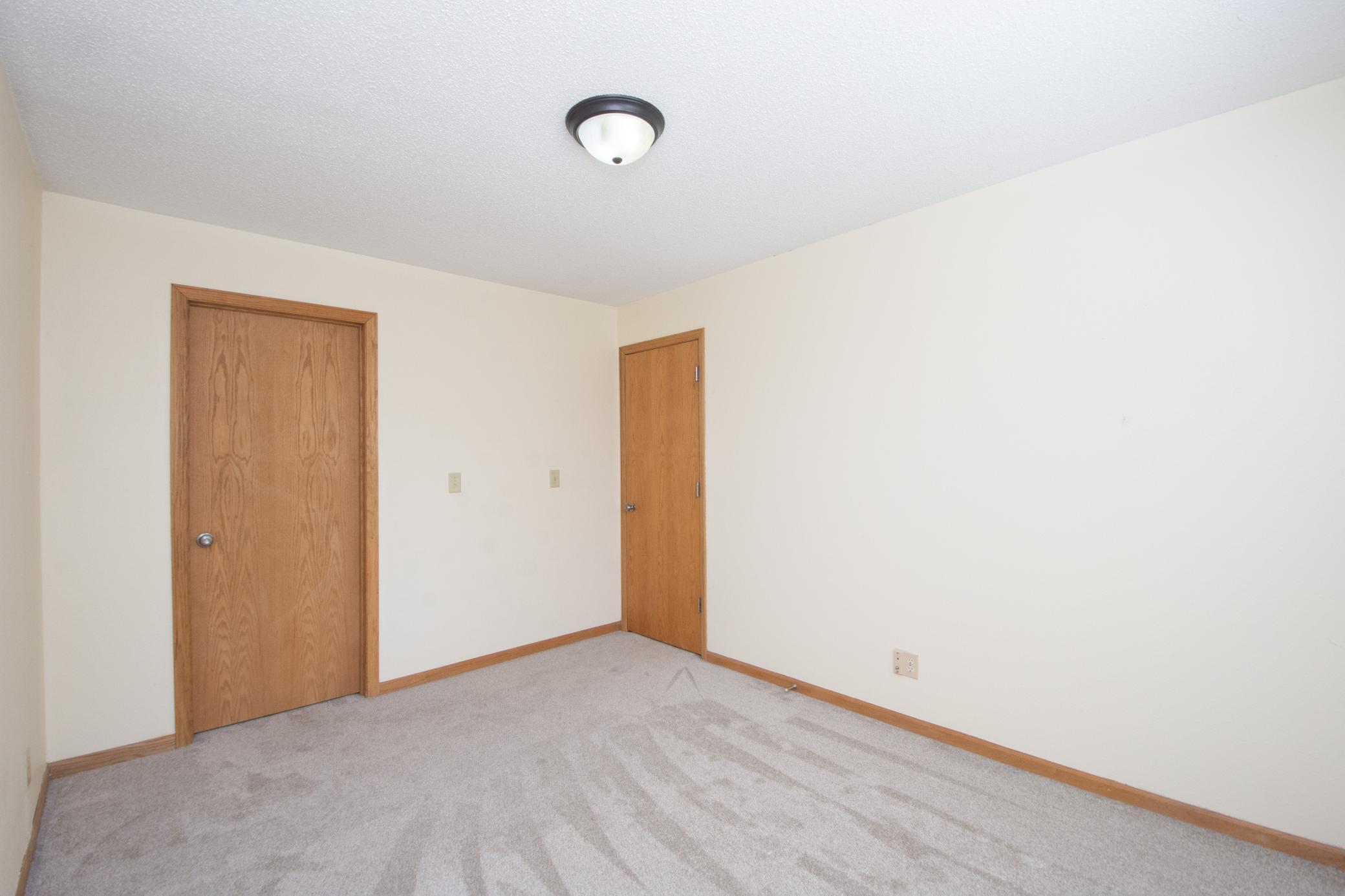1999 single family home for sale at 5118 7th Lane S in Fargo, ND — 4 bed, 2 bath (photo 28 of 33)