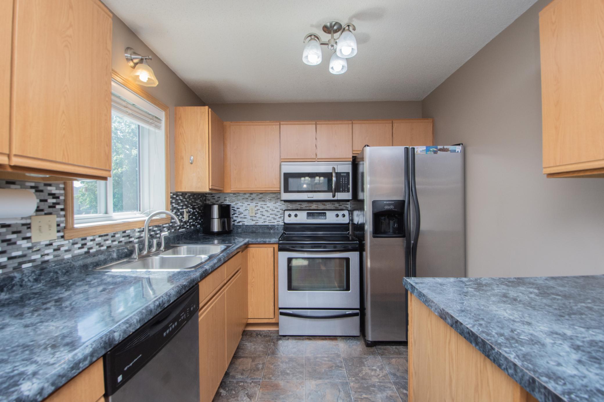 1999 single family home for sale at 5118 7th Lane S in Fargo, ND — 4 bed, 2 bath (photo 5 of 33)