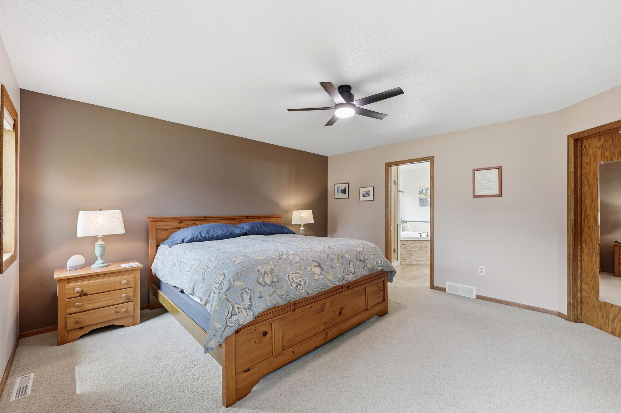 1990 single family home for sale at 2608 25th Avenue S in Fargo, ND — 4 bed, 3 bath (photo 19 of 51)