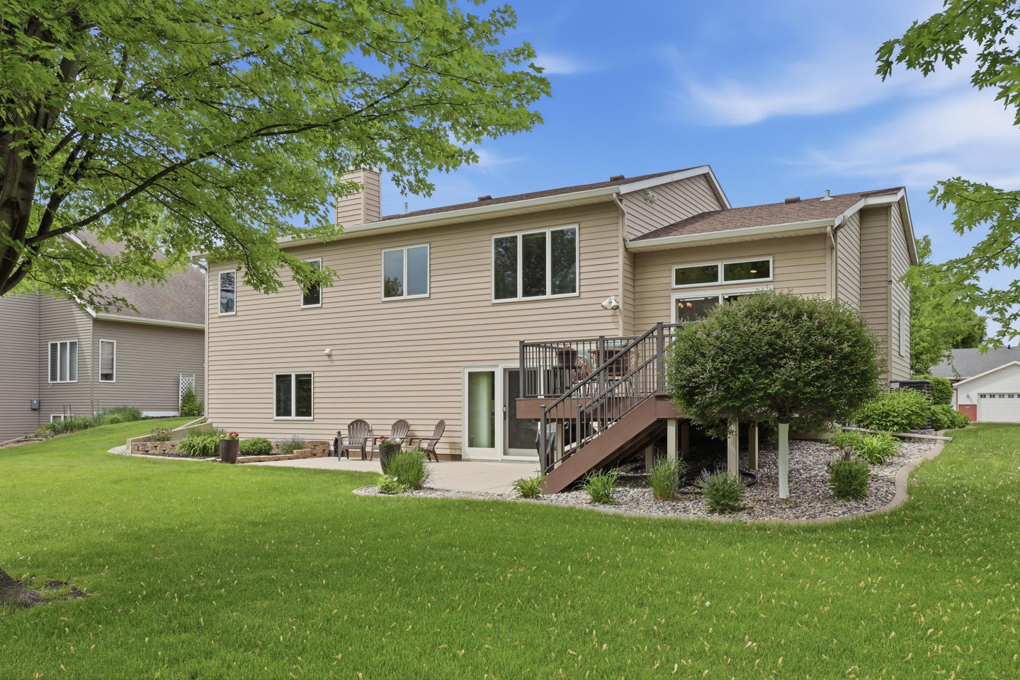 1990 single family home for sale at 2608 25th Avenue S in Fargo, ND — 4 bed, 3 bath (photo 4 of 51)