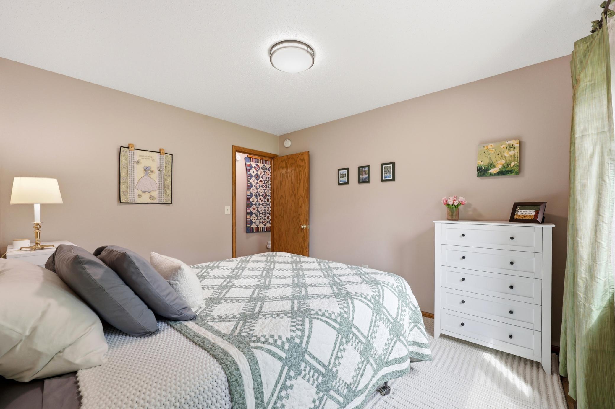 1990 single family home for sale at 2608 25th Avenue S in Fargo, ND — 4 bed, 3 bath (photo 31 of 51)