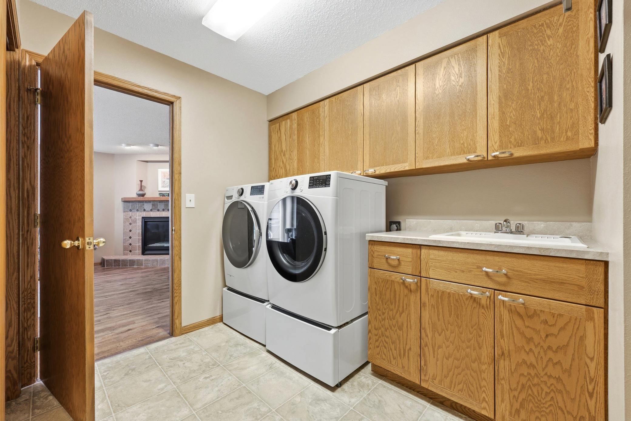 1990 single family home for sale at 2608 25th Avenue S in Fargo, ND — 4 bed, 3 bath (photo 36 of 51)