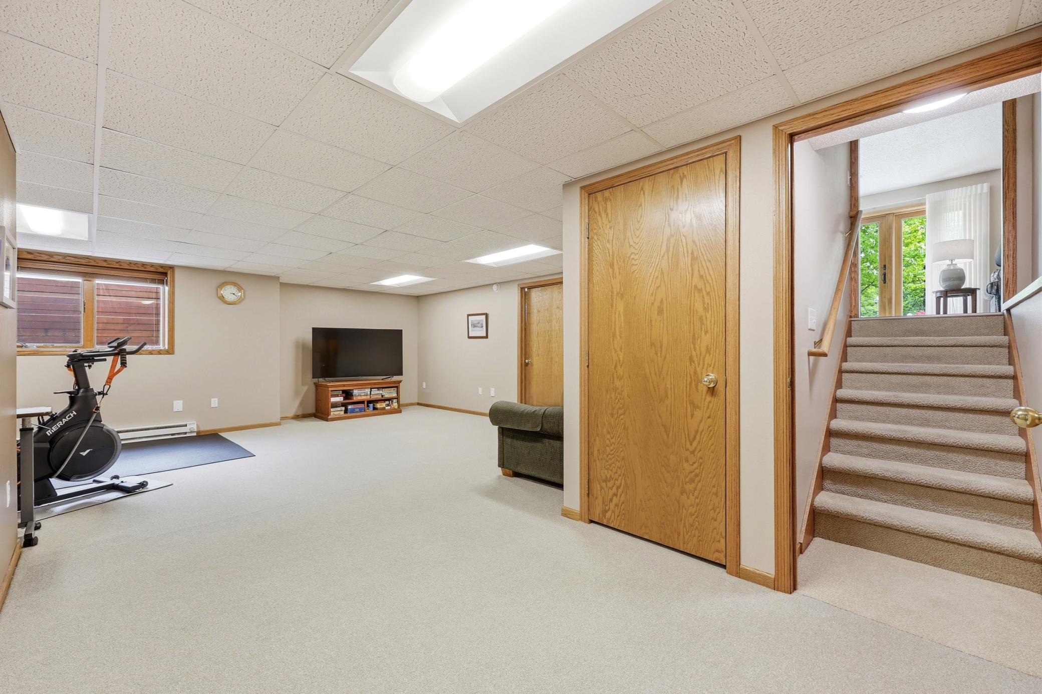 1990 single family home for sale at 2608 25th Avenue S in Fargo, ND — 4 bed, 3 bath (photo 37 of 51)