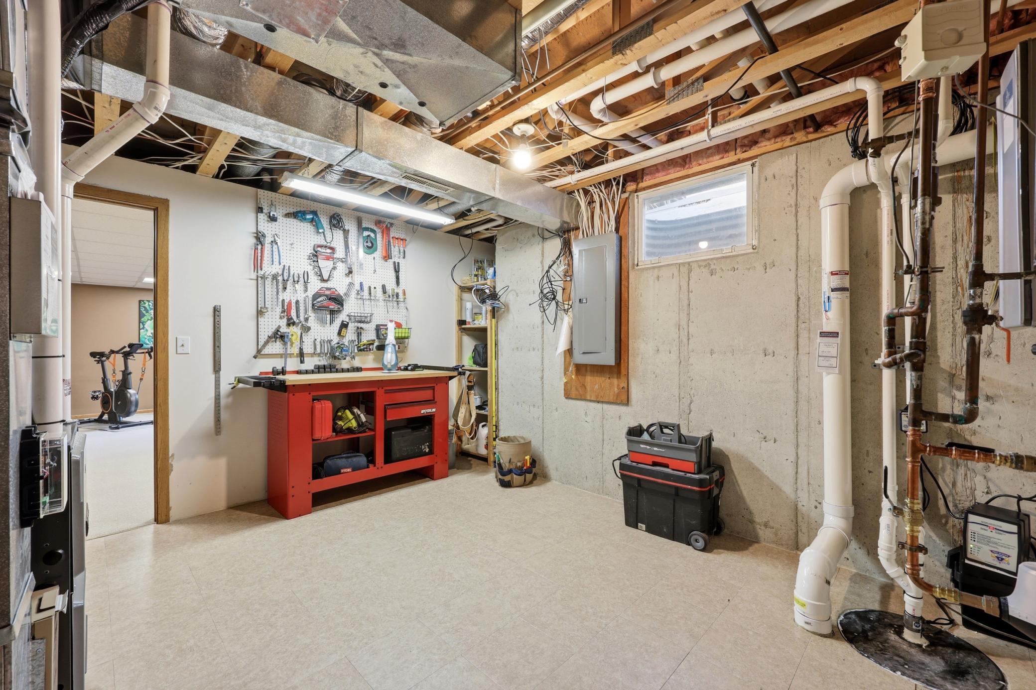 1990 single family home for sale at 2608 25th Avenue S in Fargo, ND — 4 bed, 3 bath (photo 39 of 51)