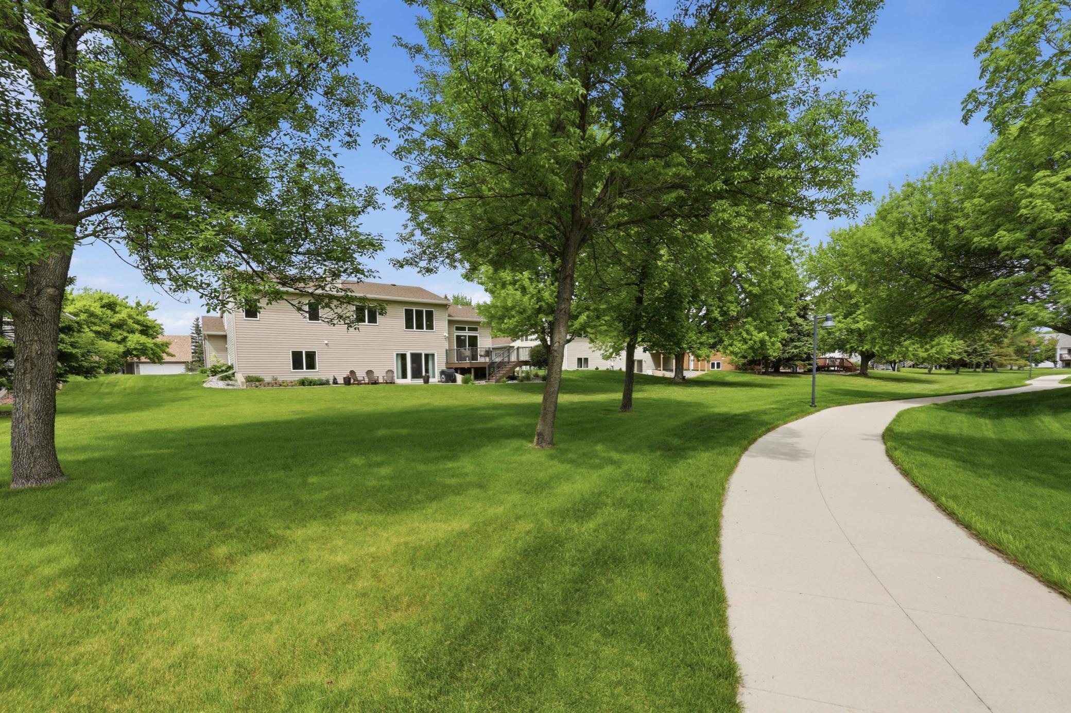 1990 single family home for sale at 2608 25th Avenue S in Fargo, ND — 4 bed, 3 bath (photo 5 of 51)