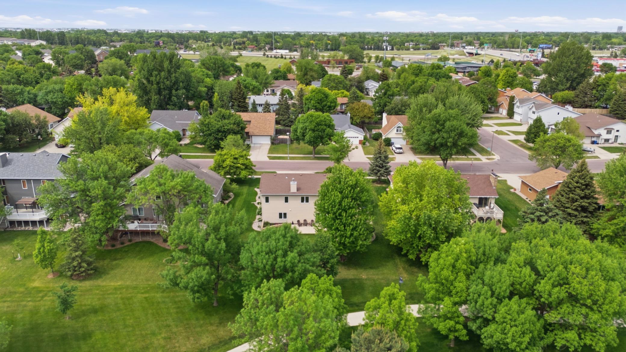 1990 single family home for sale at 2608 25th Avenue S in Fargo, ND — 4 bed, 3 bath (photo 50 of 51)