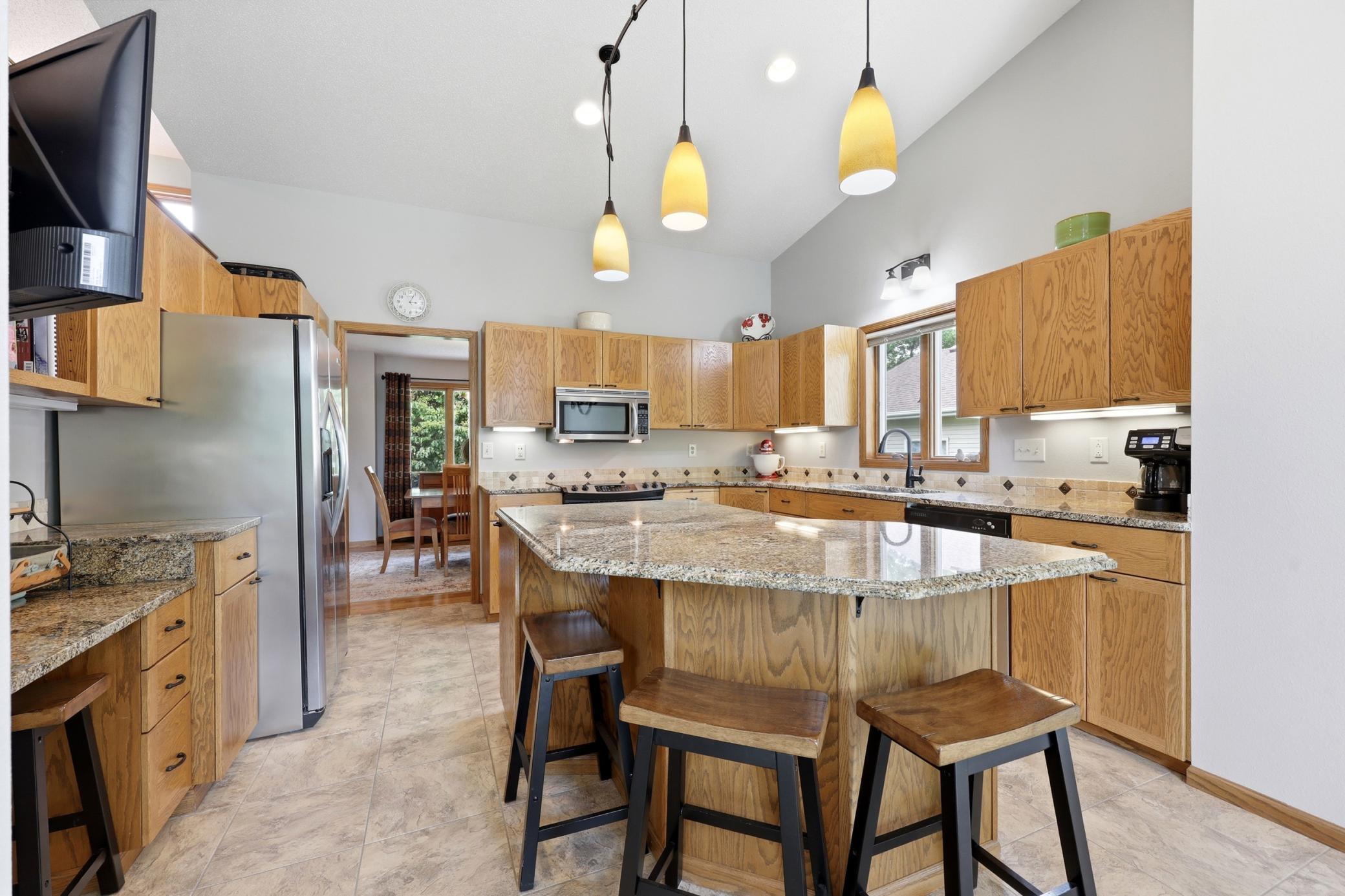 1990 single family home for sale at 2608 25th Avenue S in Fargo, ND — 4 bed, 3 bath (photo 10 of 51)