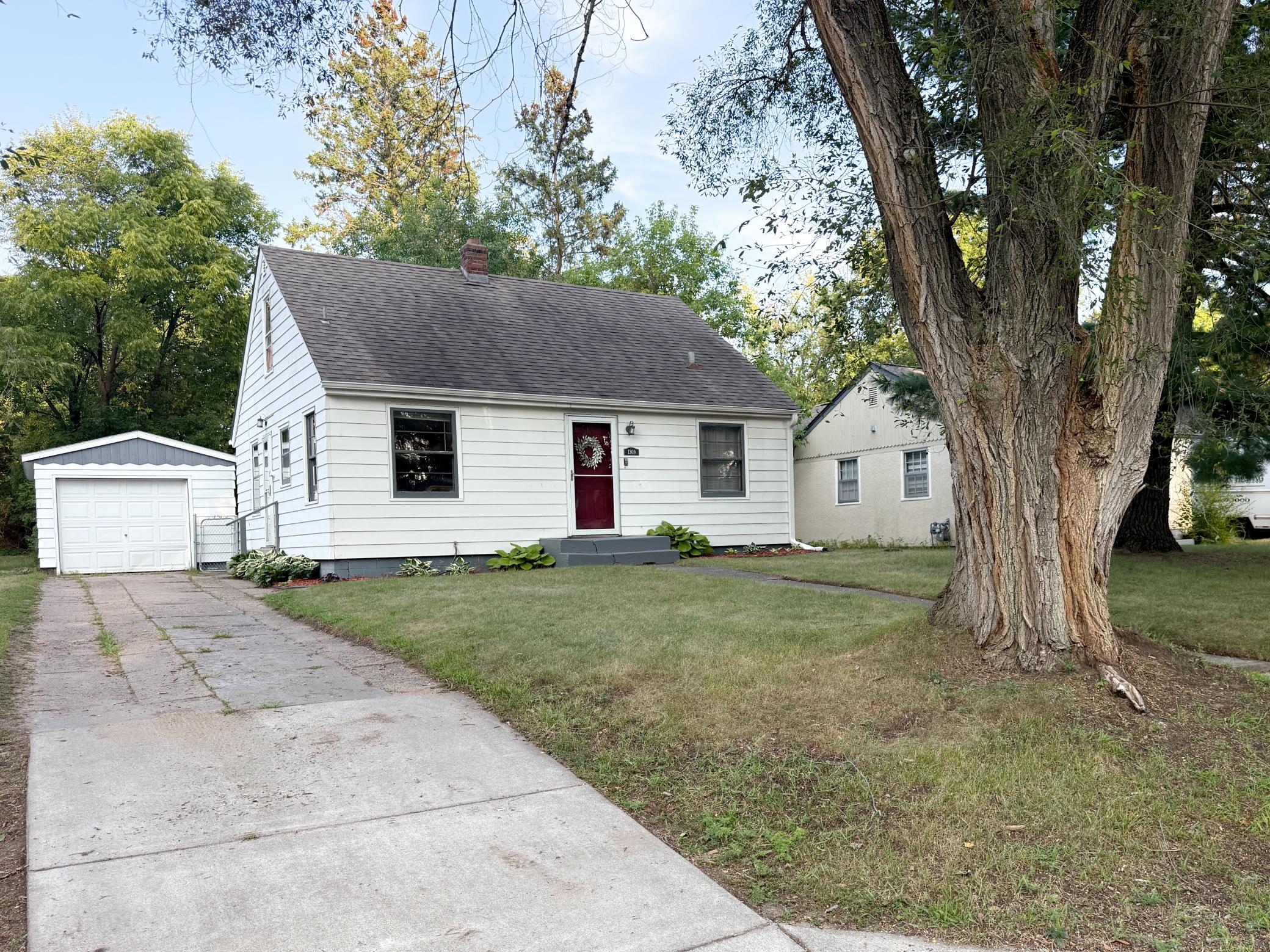 1949 single family home for sale at 1309 S 7th Street in Brainerd, MN — 3 bed, 1 bath (photo 2 of 2)