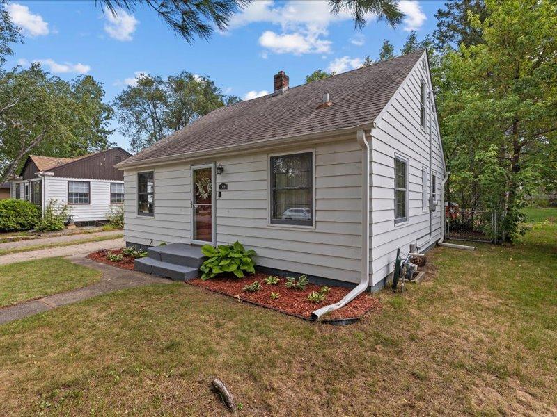 1949 single family home for sale at 1309 S 7th Street in Brainerd, MN — 3 bed, 1 bath (photo 2 of 26)