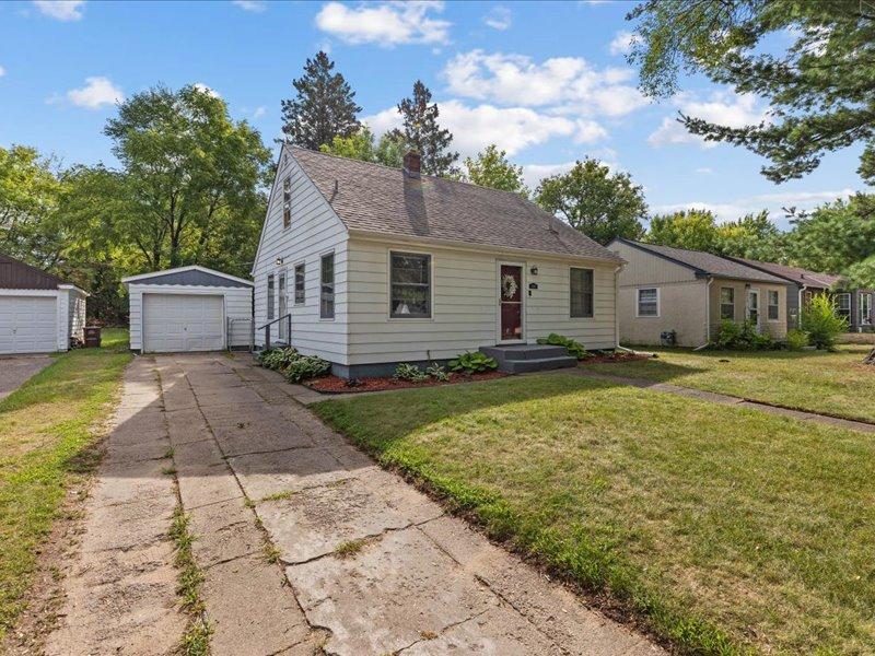 1949 single family home for sale at 1309 S 7th Street in Brainerd, MN — 3 bed, 1 bath (photo 3 of 26)