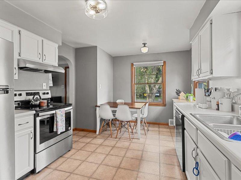 1949 single family home for sale at 1309 S 7th Street in Brainerd, MN — 3 bed, 1 bath (photo 8 of 26)
