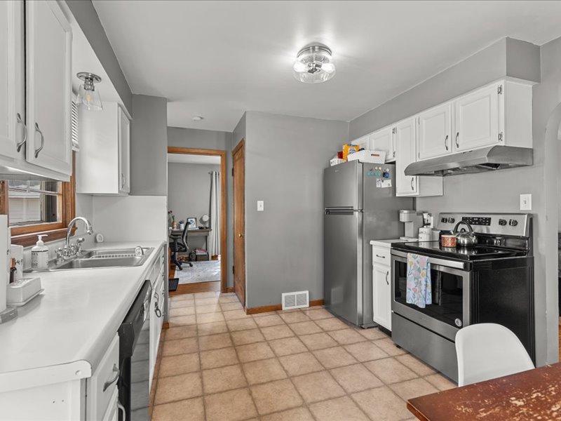 1949 single family home for sale at 1309 S 7th Street in Brainerd, MN — 3 bed, 1 bath (photo 9 of 26)