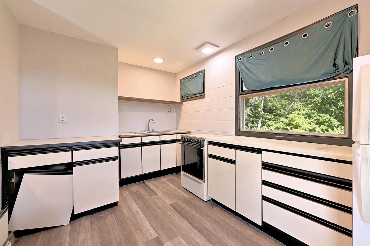 1961 duplex for sale at 420 S Pokegama Avenue in Grand Rapids, MN — 3 bed, 2 bath (photo 9 of 22)