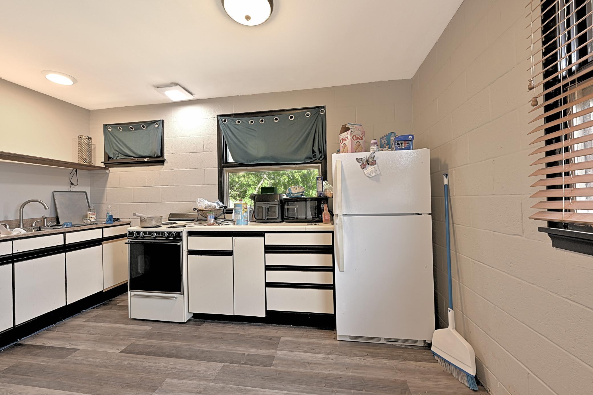 1961 duplex for sale at 420 S Pokegama Avenue in Grand Rapids, MN — 3 bed, 2 bath (photo 10 of 22)
