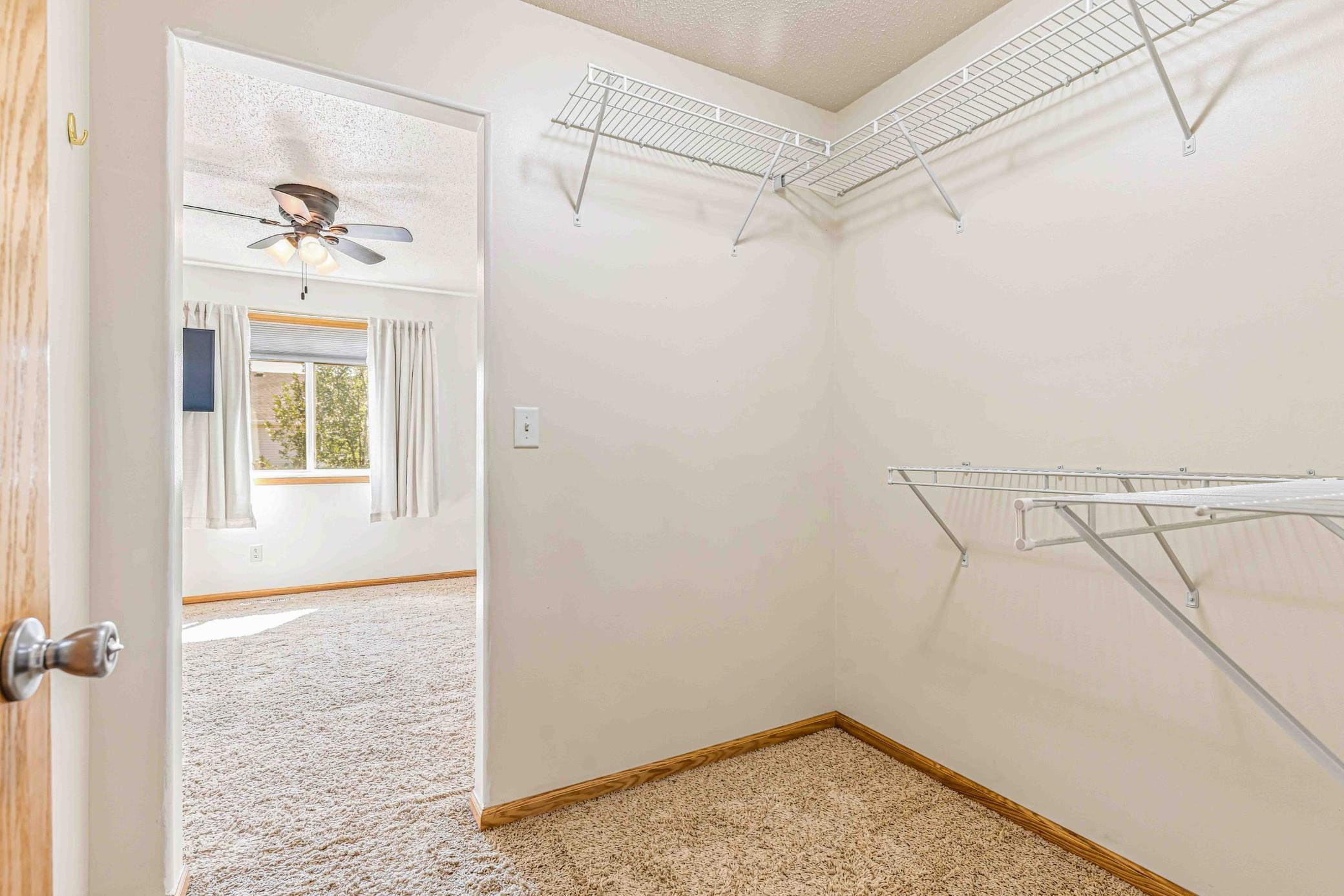 2007 twin home for sale at 605 13 1/2 Avenue E in West Fargo, ND — 3 bed, 2 bath (photo 12 of 29)