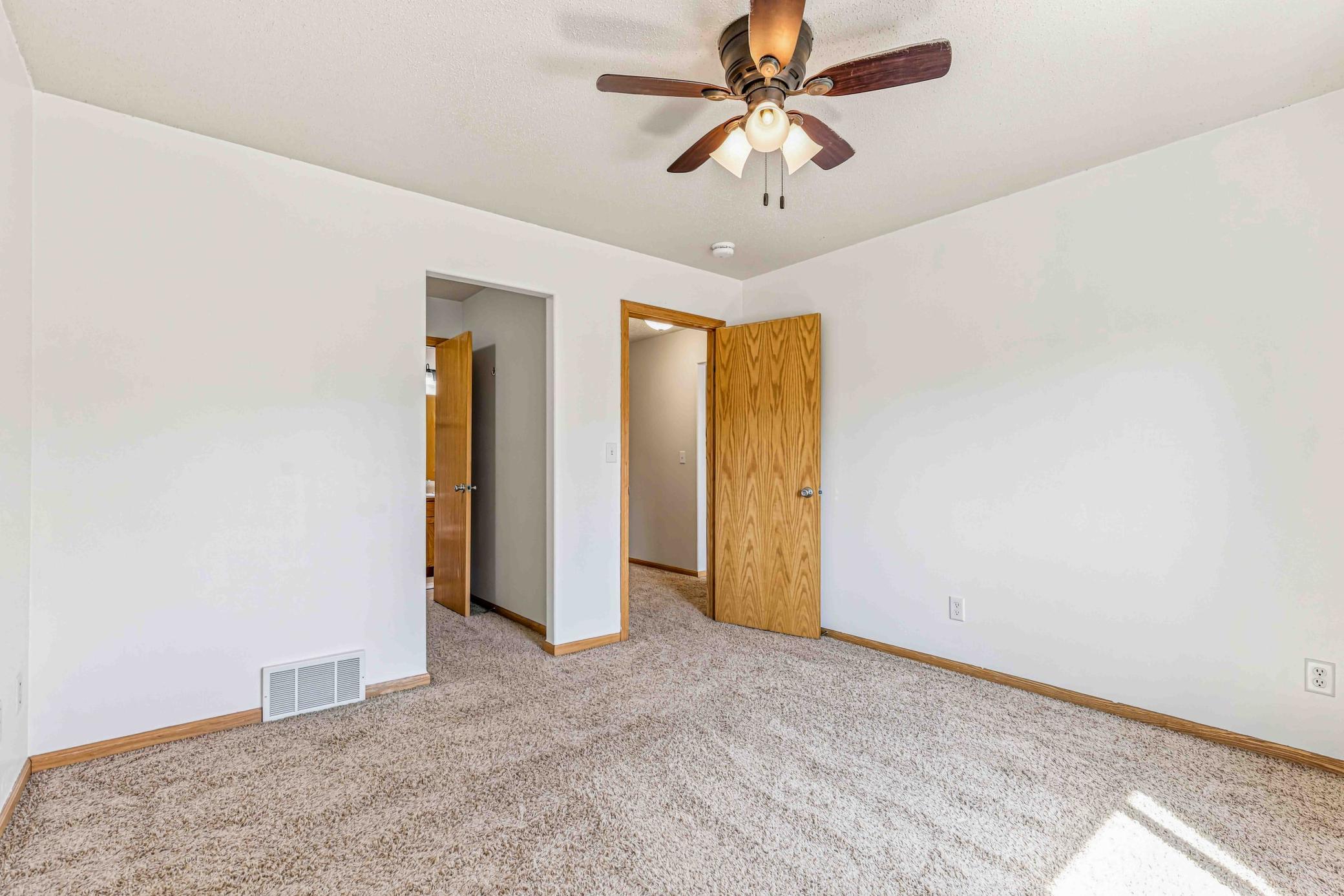 2007 twin home for sale at 605 13 1/2 Avenue E in West Fargo, ND — 3 bed, 2 bath (photo 14 of 29)