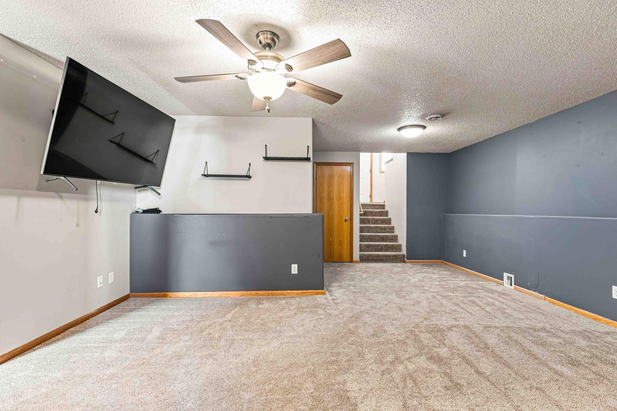 2007 twin home for sale at 605 13 1/2 Avenue E in West Fargo, ND — 3 bed, 2 bath (photo 18 of 29)
