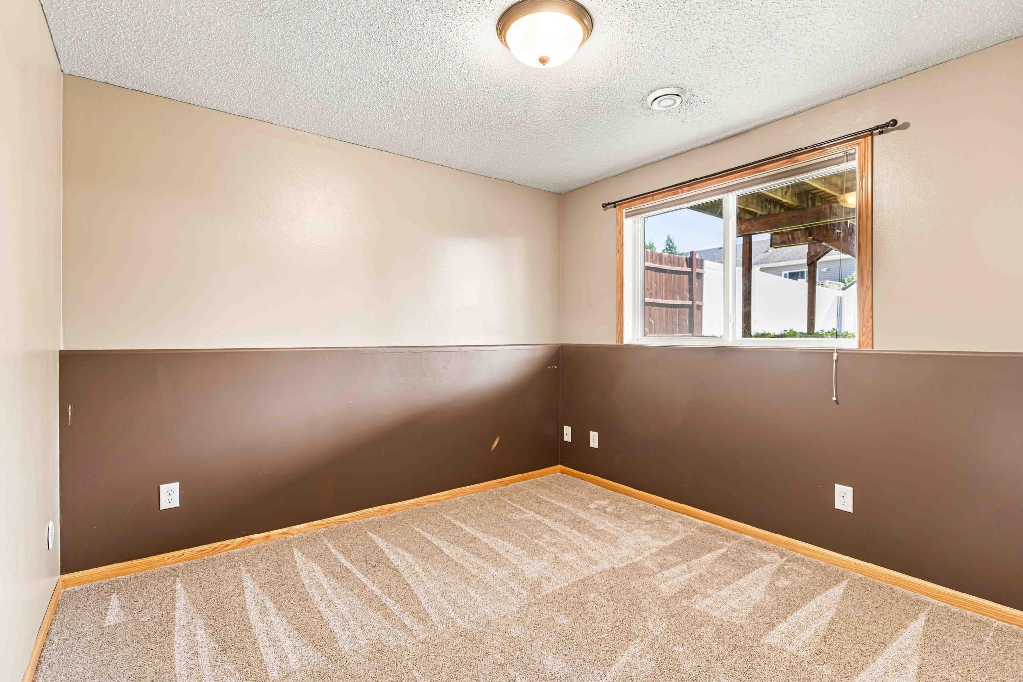 2007 twin home for sale at 605 13 1/2 Avenue E in West Fargo, ND — 3 bed, 2 bath (photo 20 of 29)
