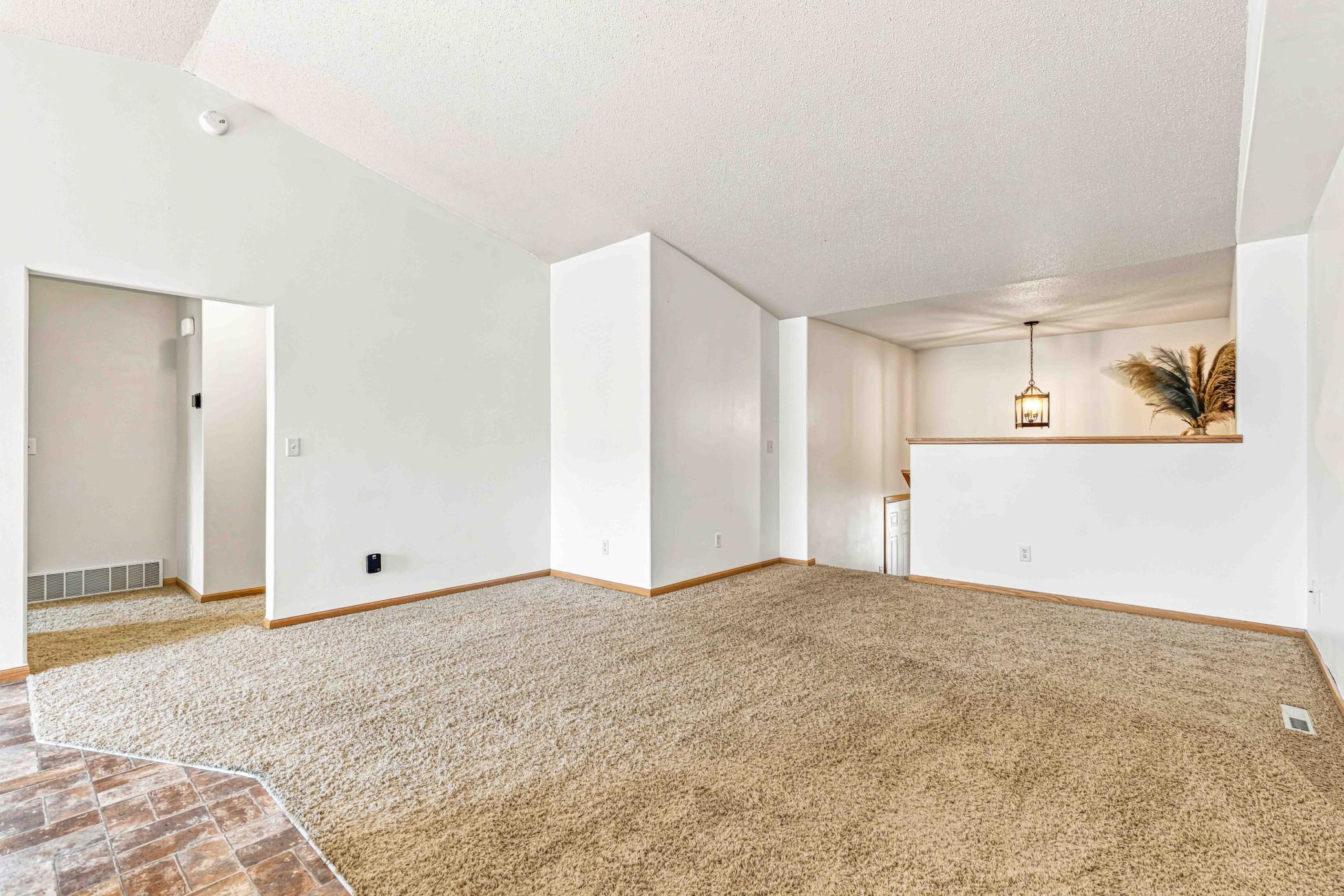 2007 twin home for sale at 605 13 1/2 Avenue E in West Fargo, ND — 3 bed, 2 bath (photo 3 of 29)
