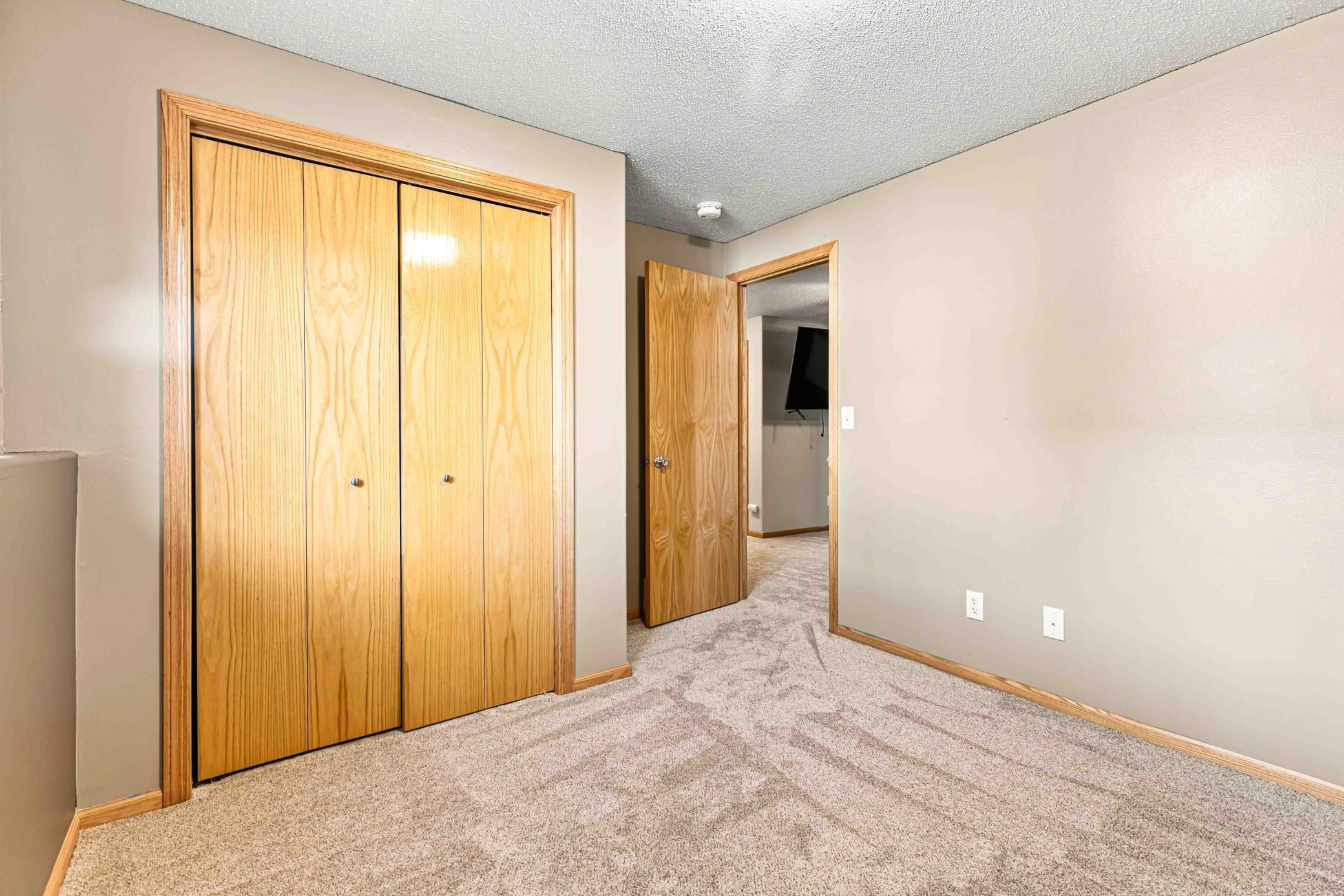 2007 twin home for sale at 605 13 1/2 Avenue E in West Fargo, ND — 3 bed, 2 bath (photo 21 of 29)