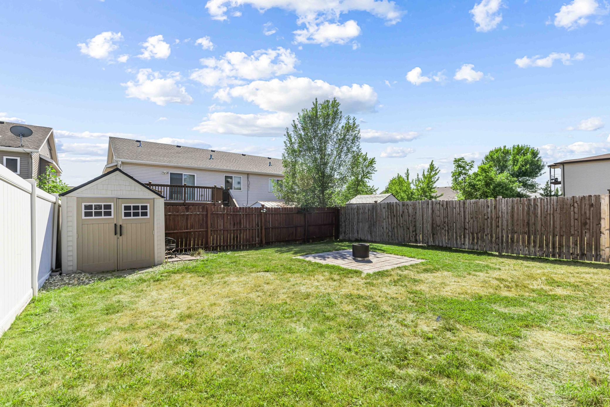 2007 twin home for sale at 605 13 1/2 Avenue E in West Fargo, ND — 3 bed, 2 bath (photo 27 of 29)