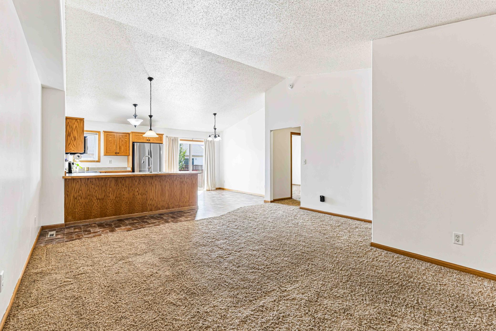 2007 twin home for sale at 605 13 1/2 Avenue E in West Fargo, ND — 3 bed, 2 bath (photo 5 of 29)