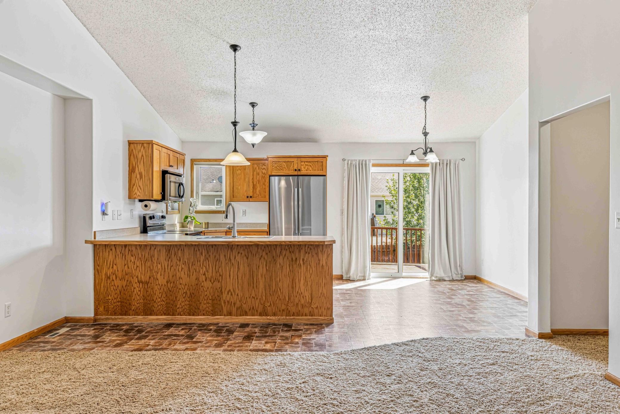 2007 twin home for sale at 605 13 1/2 Avenue E in West Fargo, ND — 3 bed, 2 bath (photo 6 of 29)