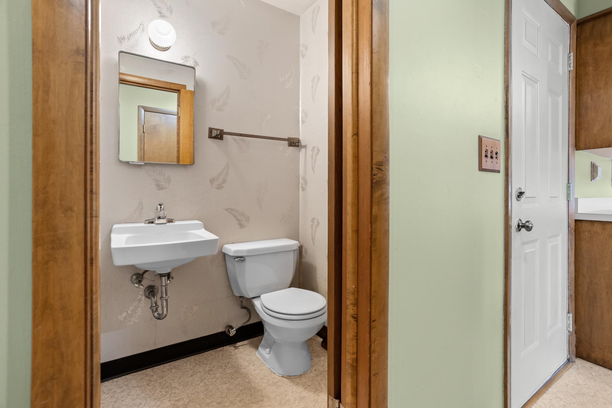 1966 single family home for sale at 2503 14th Street S in Moorhead, MN — 3 bed, 2 bath (photo 12 of 29)