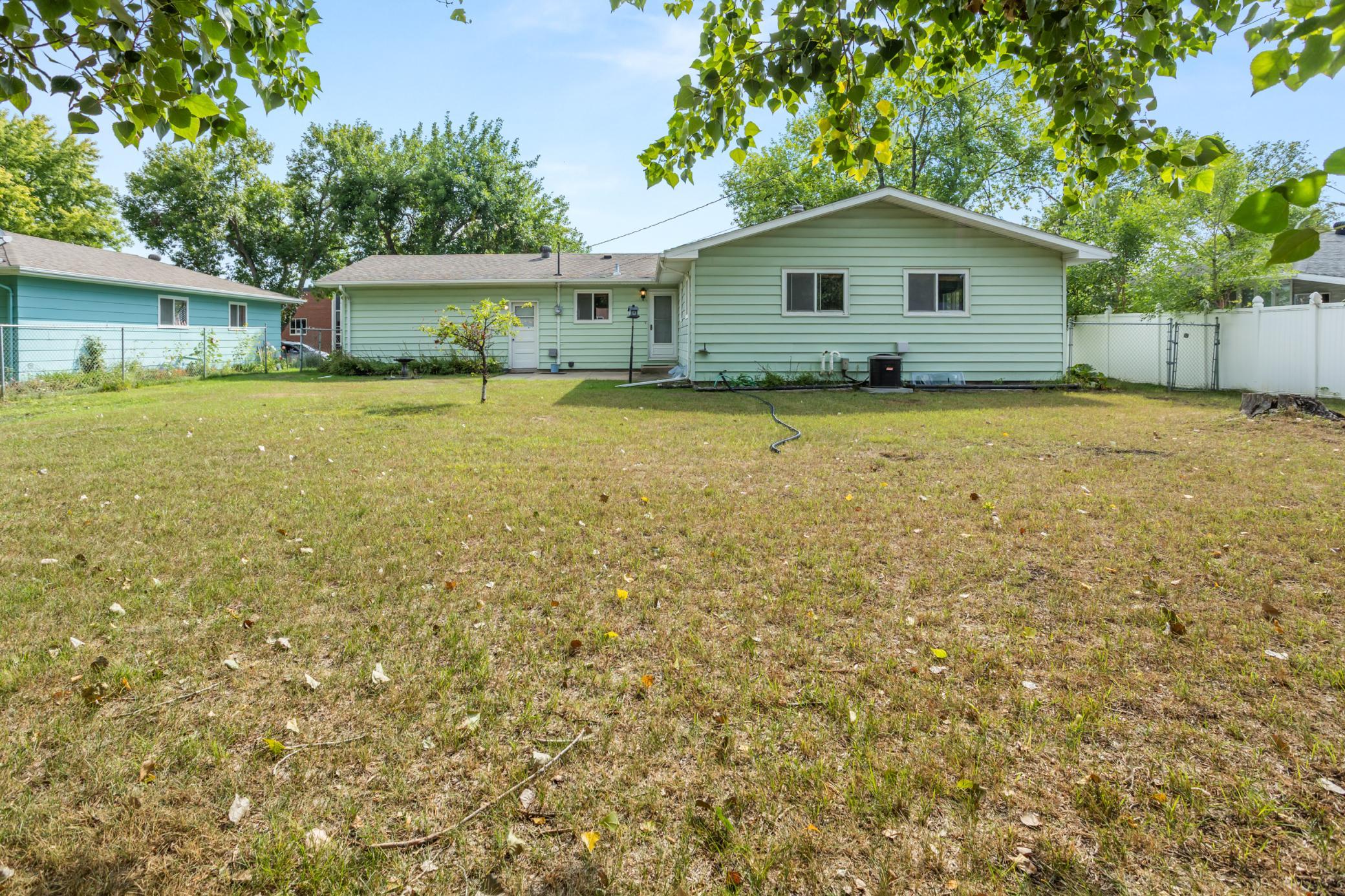 1966 single family home for sale at 2503 14th Street S in Moorhead, MN — 3 bed, 2 bath (photo 25 of 29)