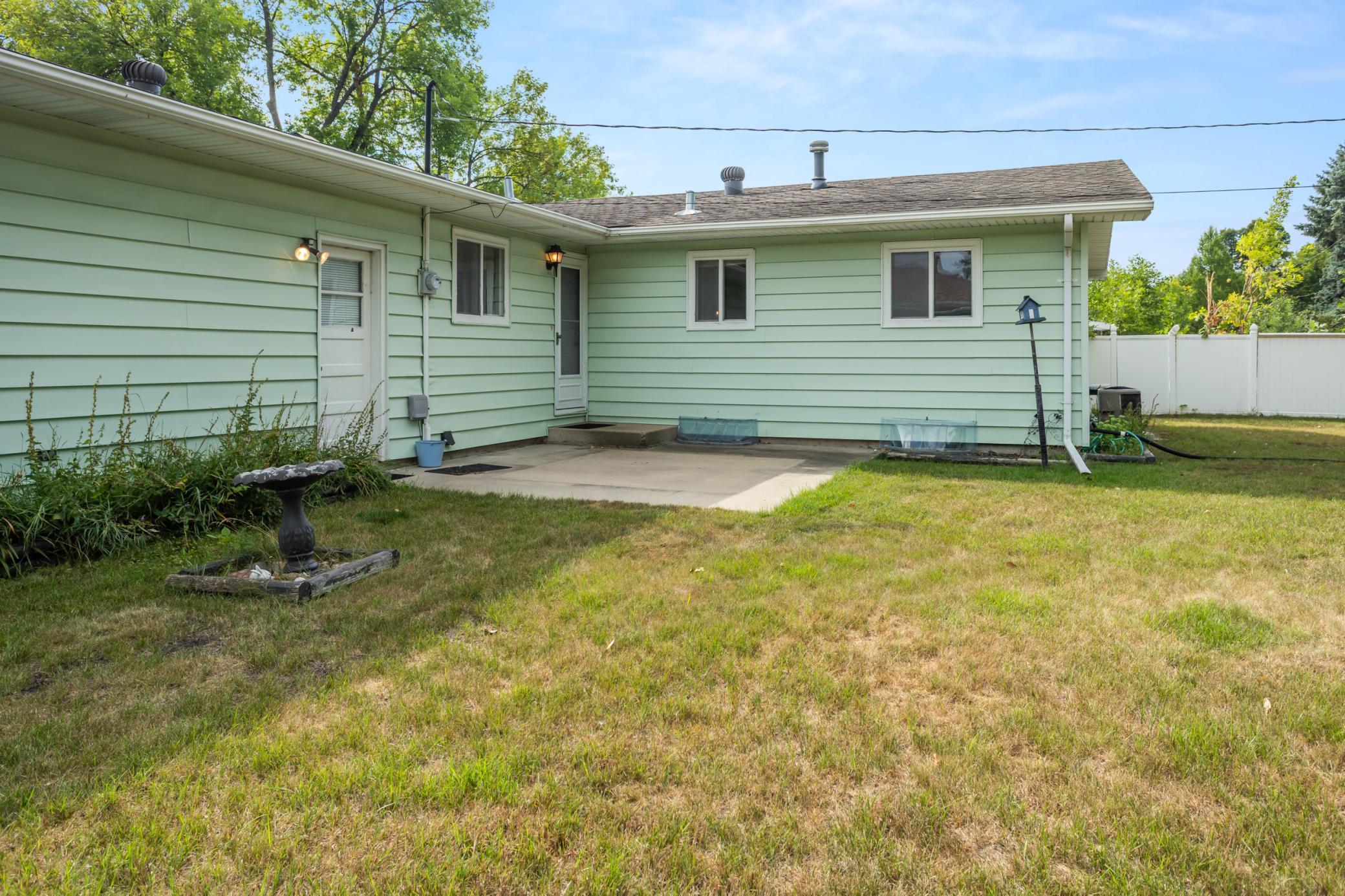 1966 single family home for sale at 2503 14th Street S in Moorhead, MN — 3 bed, 2 bath (photo 4 of 29)