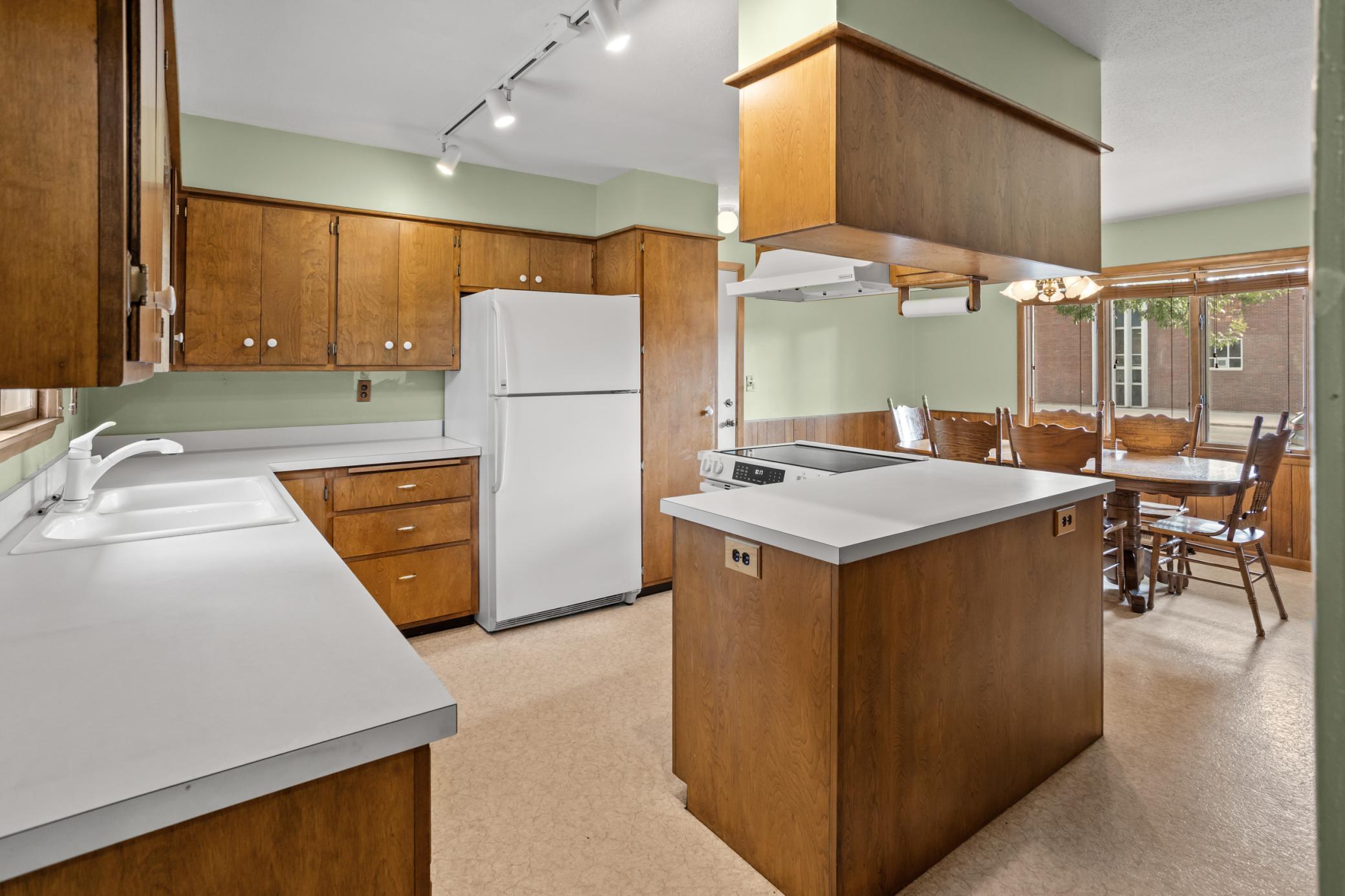 1966 single family home for sale at 2503 14th Street S in Moorhead, MN — 3 bed, 2 bath (photo 9 of 29)