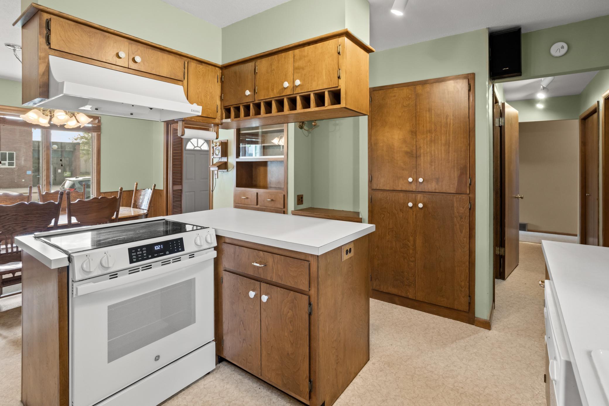 1966 single family home for sale at 2503 14th Street S in Moorhead, MN — 3 bed, 2 bath (photo 10 of 29)