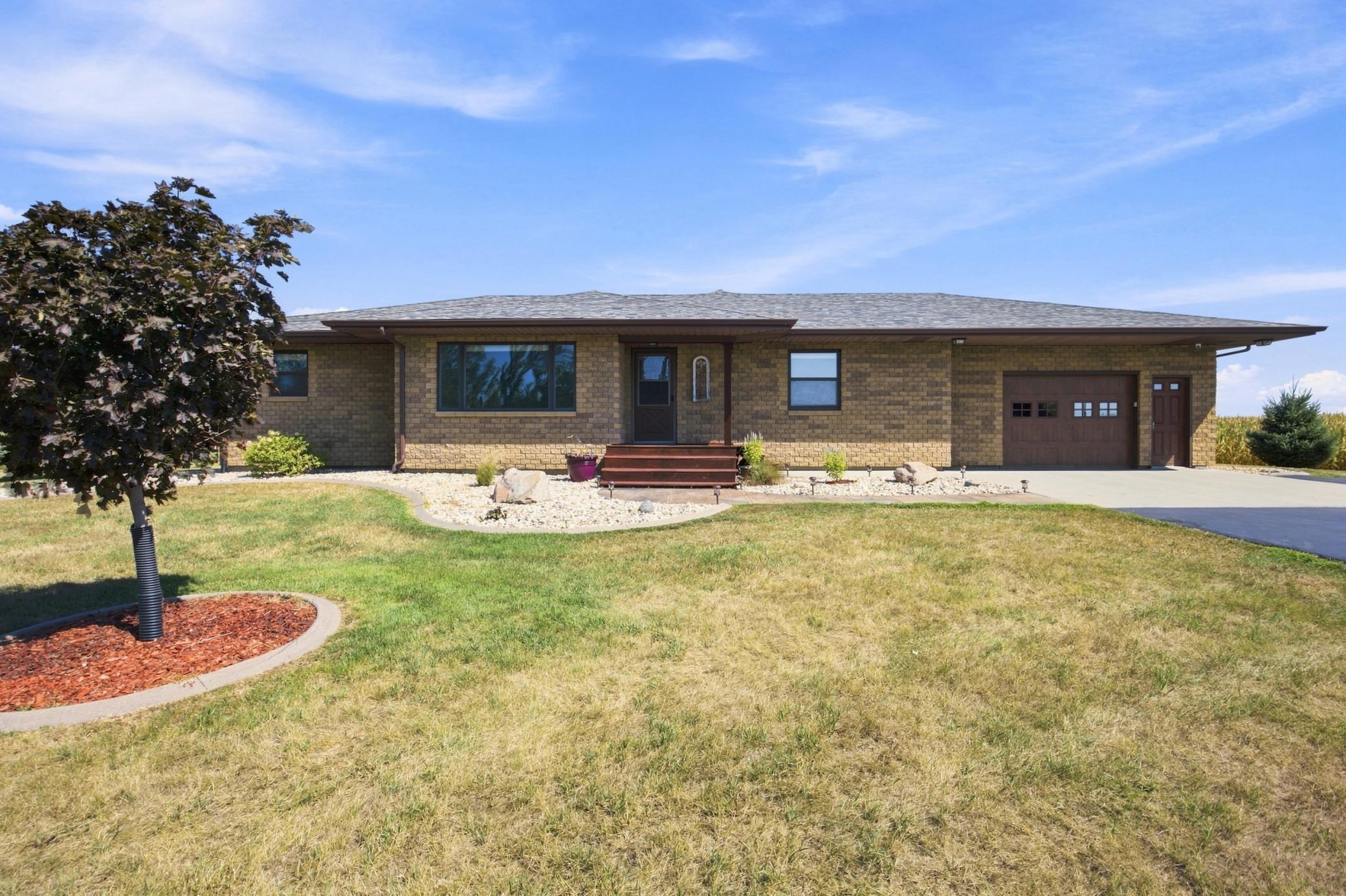 1985 single family home for sale at 7030 110th Avenue S in Sabin, MN — 3 bed, 3 bath (photo 2 of 76)