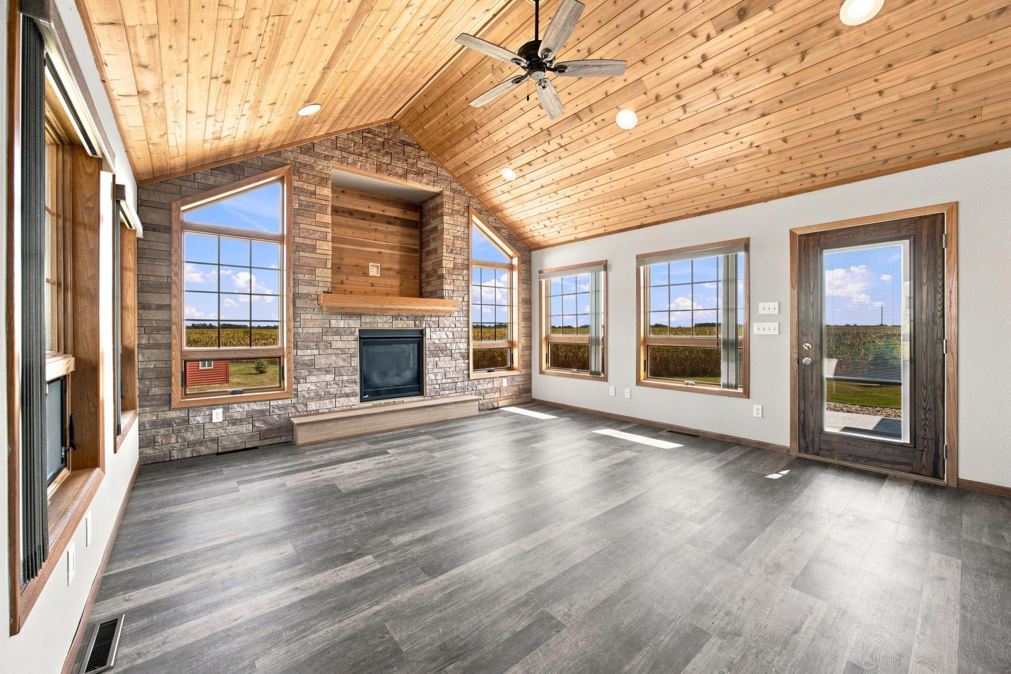 1985 single family home for sale at 7030 110th Avenue S in Sabin, MN — 3 bed, 3 bath (photo 21 of 76)