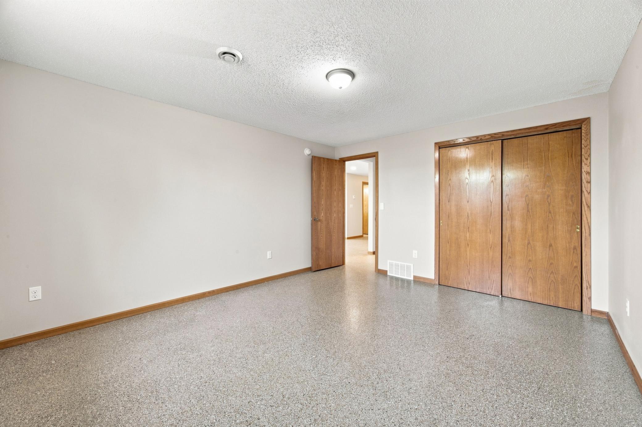 1985 single family home for sale at 7030 110th Avenue S in Sabin, MN — 3 bed, 3 bath (photo 37 of 76)