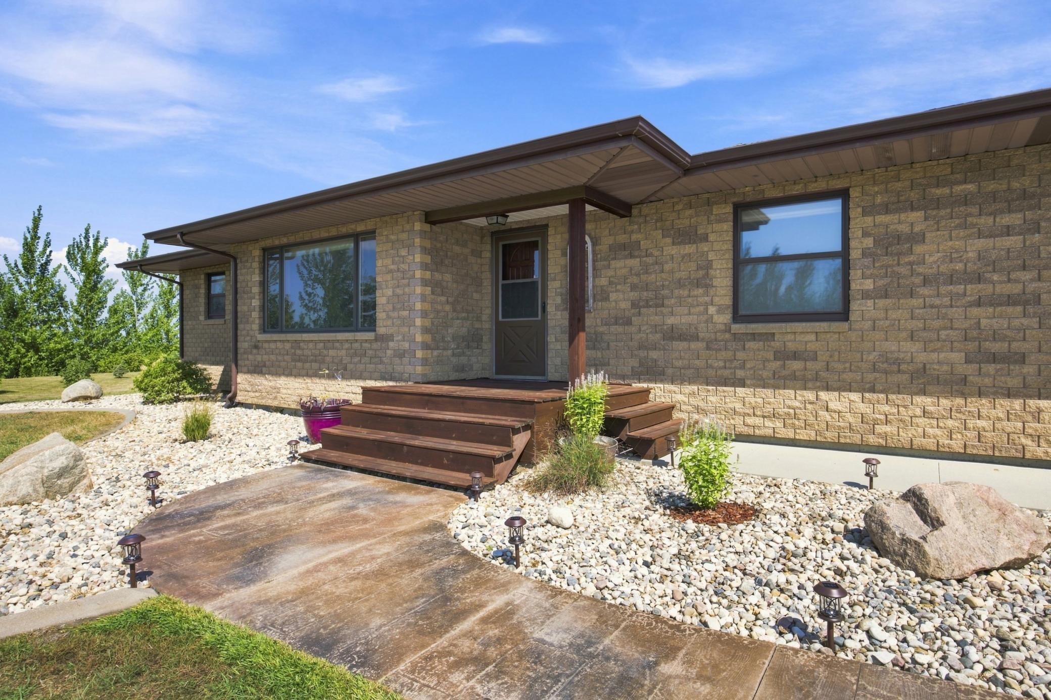 1985 single family home for sale at 7030 110th Avenue S in Sabin, MN — 3 bed, 3 bath (photo 5 of 76)