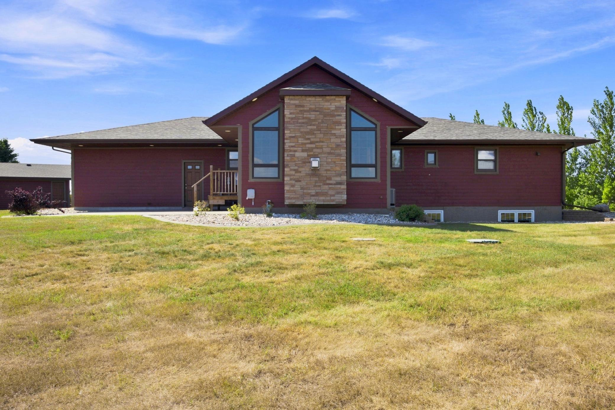 1985 single family home for sale at 7030 110th Avenue S in Sabin, MN — 3 bed, 3 bath (photo 6 of 76)