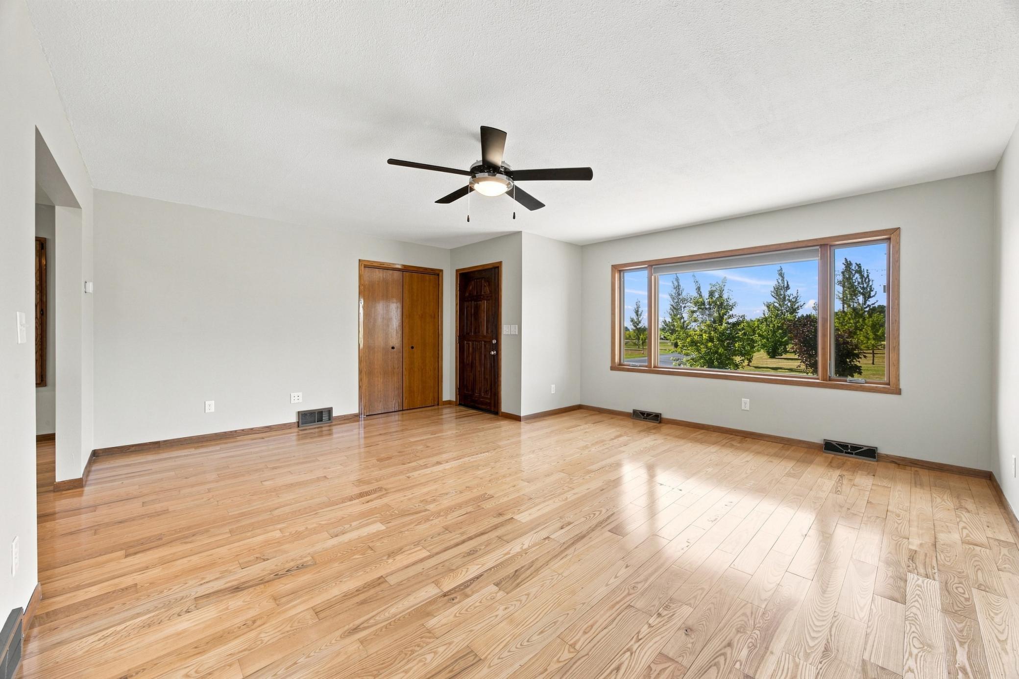 1985 single family home for sale at 7030 110th Avenue S in Sabin, MN — 3 bed, 3 bath (photo 8 of 76)