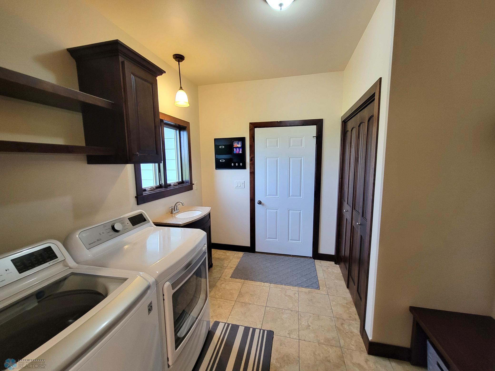 2015 single family home for sale at 11003 Eagles Nest Court in Audubon, MN — 5 bed, 3 bath (photo 22 of 34)