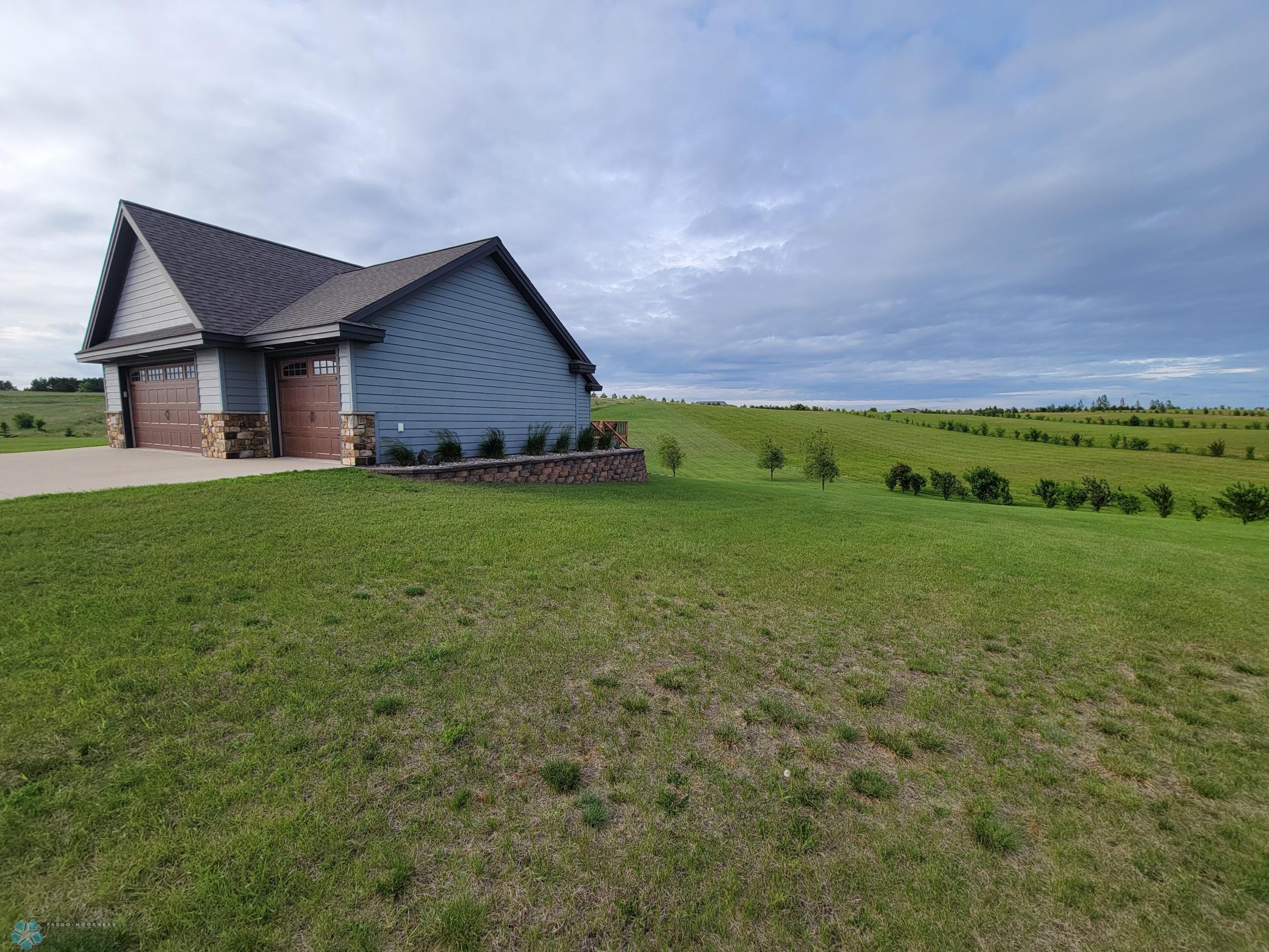 2015 single family home for sale at 11003 Eagles Nest Court in Audubon, MN — 5 bed, 3 bath (photo 4 of 34)