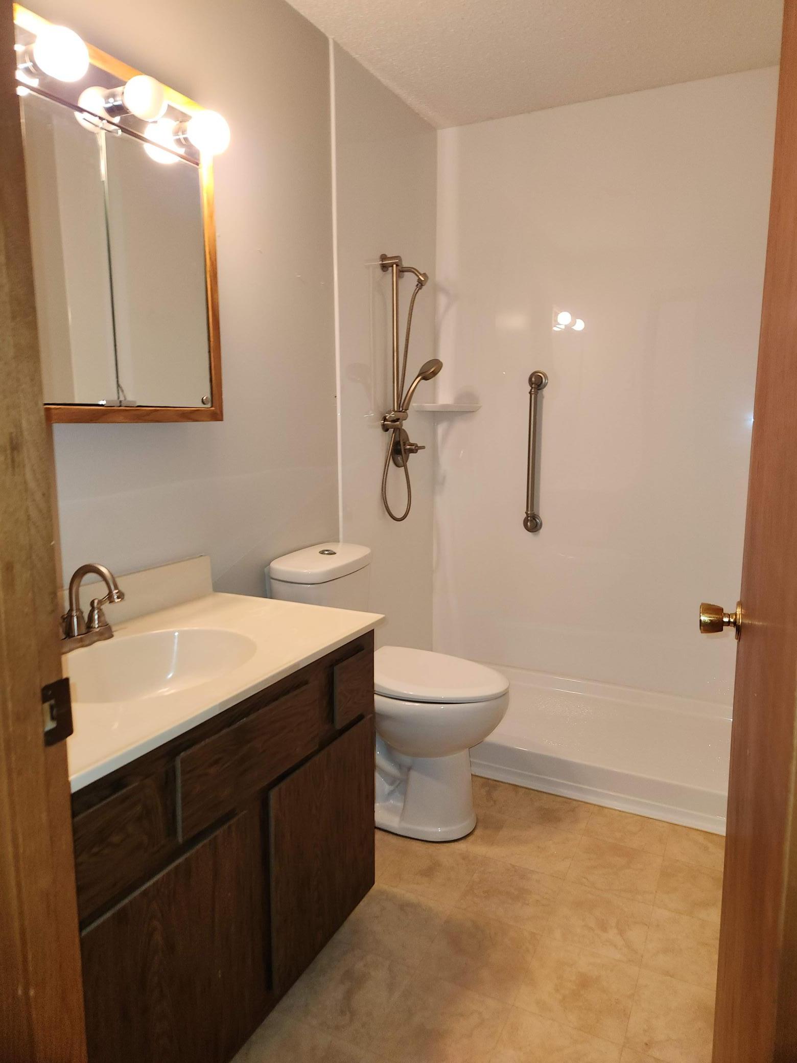 1977 townhouse for sale at 315 12 1/2 Avenue E in West Fargo, ND — 2 bed, 3 bath (photo 12 of 23)