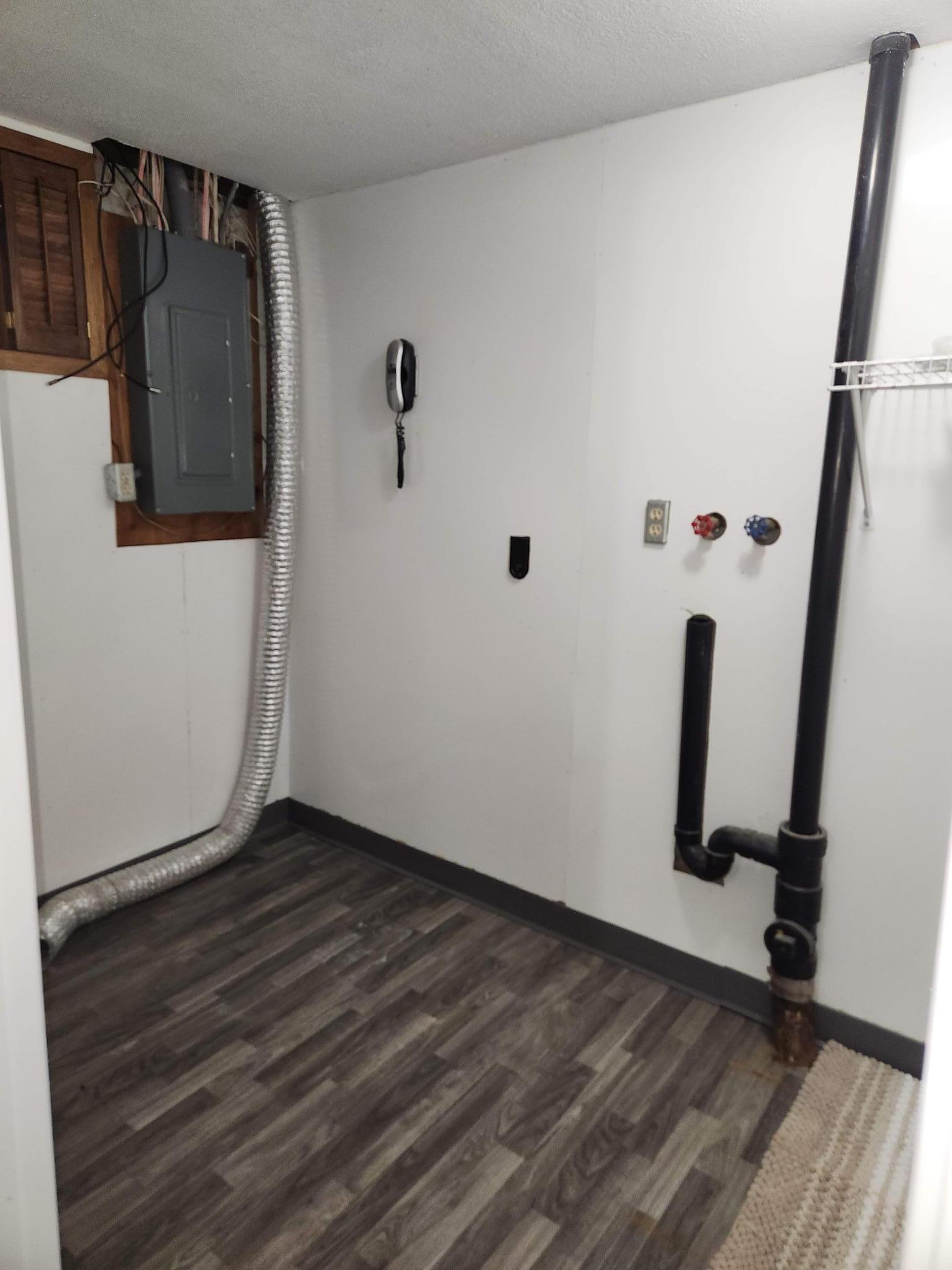 1977 townhouse for sale at 315 12 1/2 Avenue E in West Fargo, ND — 2 bed, 3 bath (photo 17 of 23)