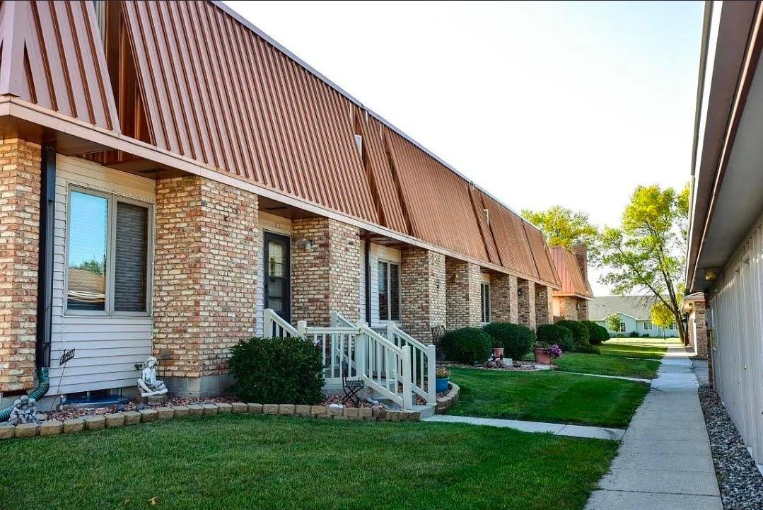 1977 townhouse for sale at 315 12 1/2 Avenue E in West Fargo, ND — 2 bed, 3 bath (photo 21 of 23)