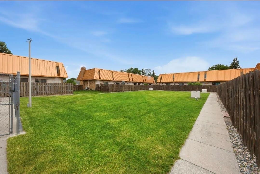 1977 townhouse for sale at 315 12 1/2 Avenue E in West Fargo, ND — 2 bed, 3 bath (photo 22 of 23)