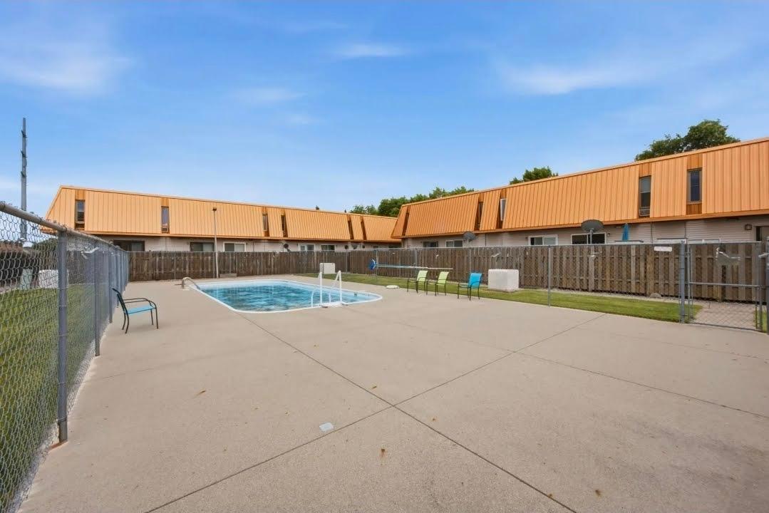 1977 townhouse for sale at 315 12 1/2 Avenue E in West Fargo, ND — 2 bed, 3 bath (photo 23 of 23)
