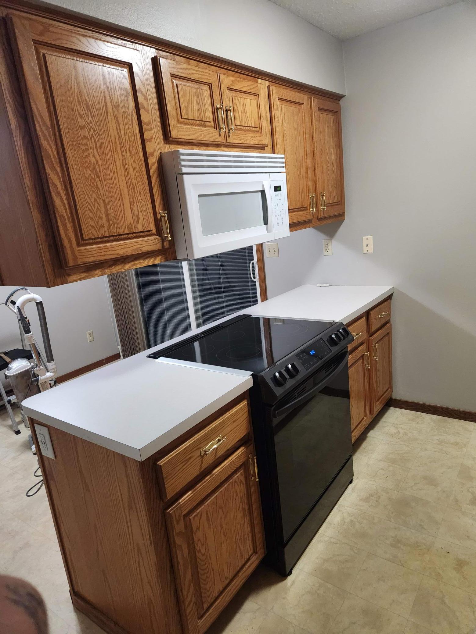 1977 townhouse for sale at 315 12 1/2 Avenue E in West Fargo, ND — 2 bed, 3 bath (photo 5 of 23)