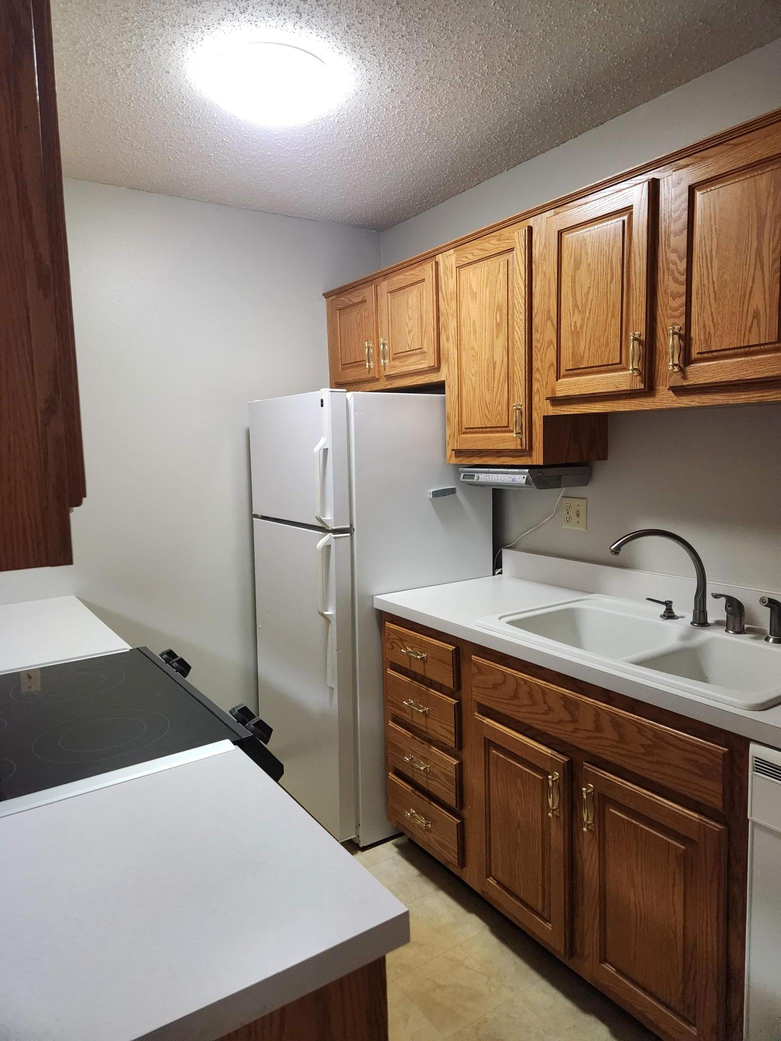 1977 townhouse for sale at 315 12 1/2 Avenue E in West Fargo, ND — 2 bed, 3 bath (photo 6 of 23)