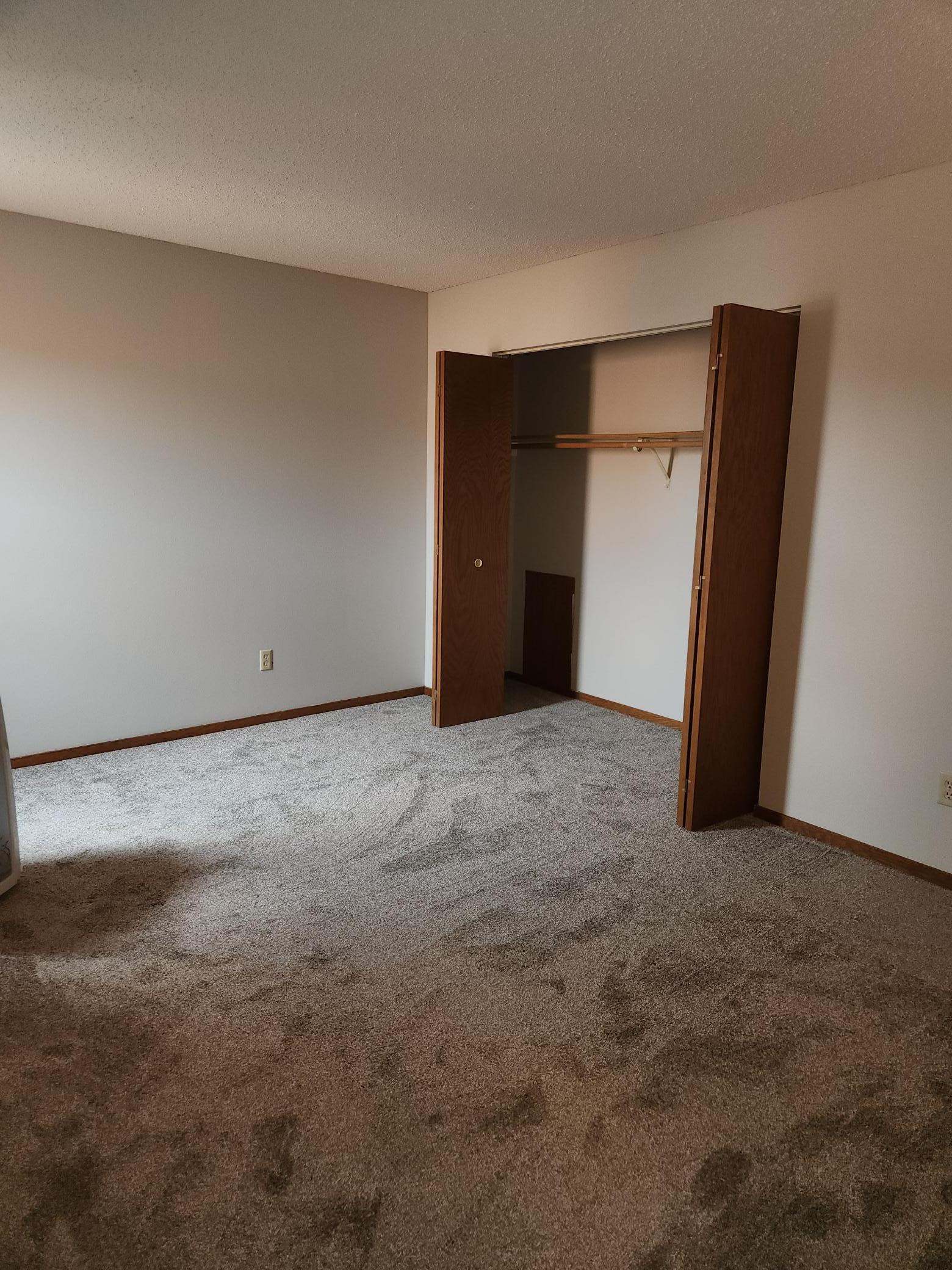 1977 townhouse for sale at 315 12 1/2 Avenue E in West Fargo, ND — 2 bed, 3 bath (photo 10 of 23)
